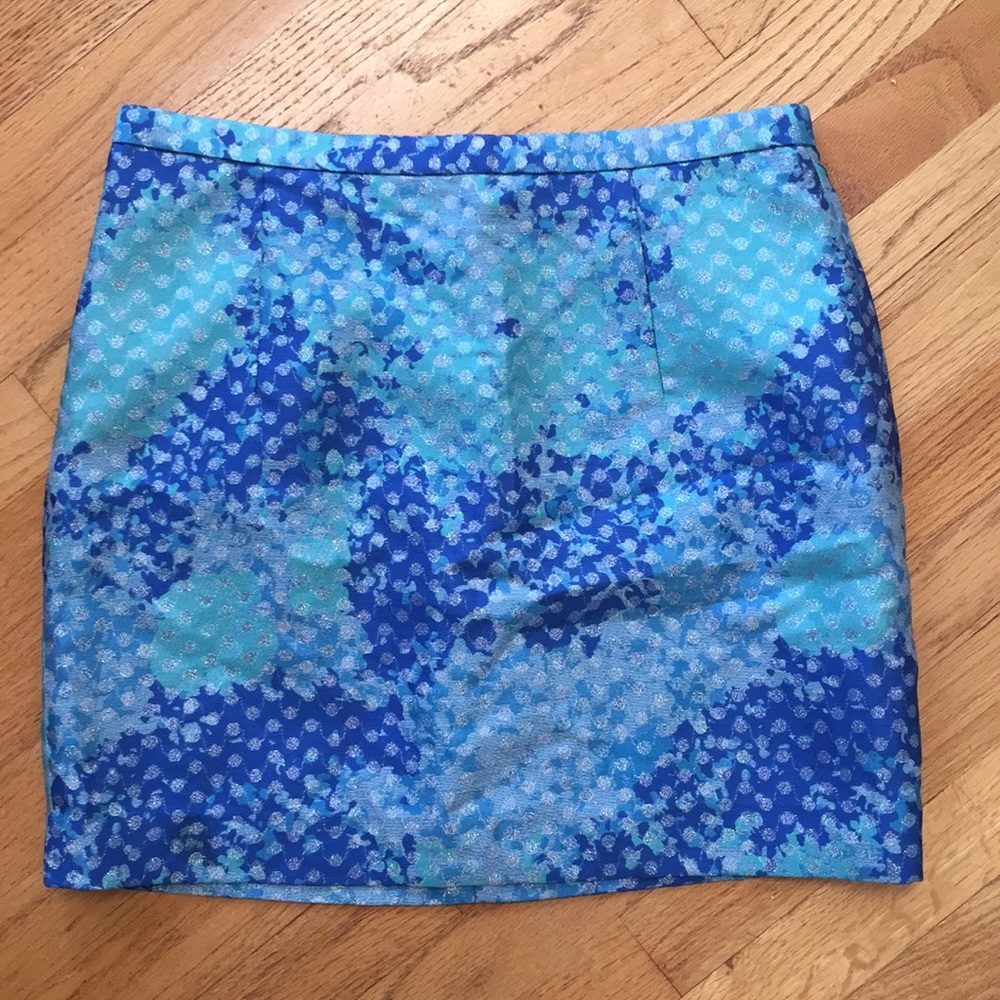 Adorable HM metallic print skirt.